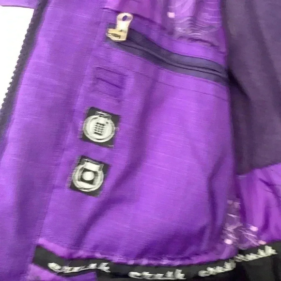 Crush winter coat w storm cuffs &  Velcro, front zip with Velcro, secure pockets - Picture 5 of 6